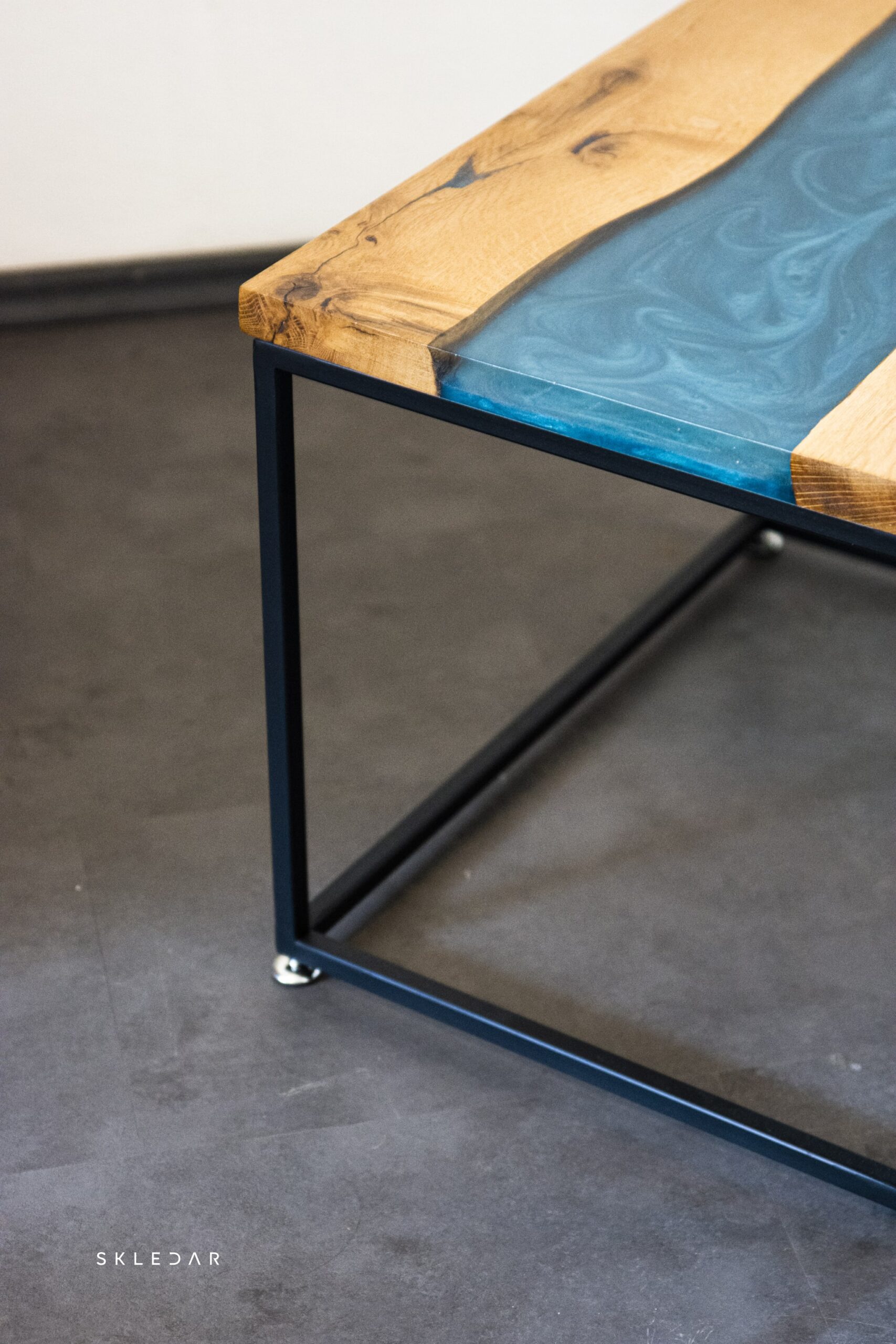 Epoxy klubska miza