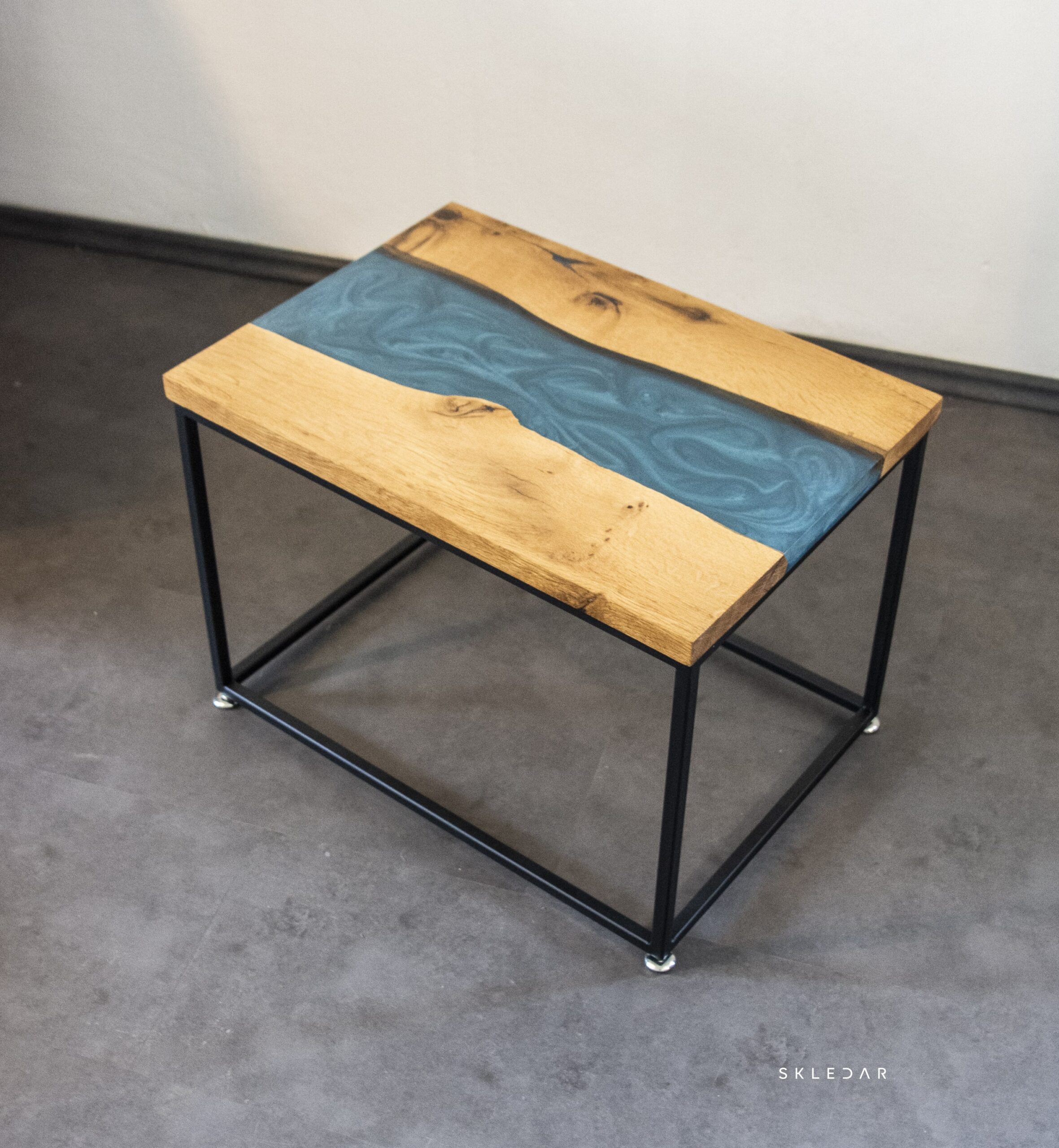 Epoxy klubska miza